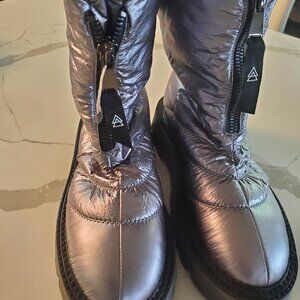 ELENA IACHI Ankle boots. US 9.5 Silver. NEW.